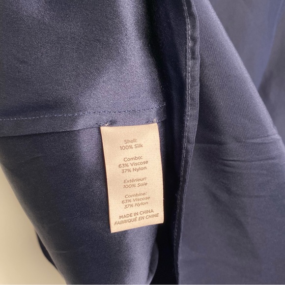 Cinq À Sept Ellina Navy 100% Silk Top Crochet Trim Details Business Dressy Small - Picture 5 of 8